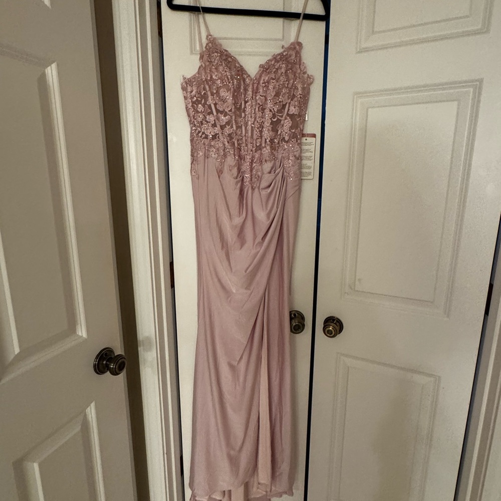 Lace Detail Maxi Dress in Soft Pink